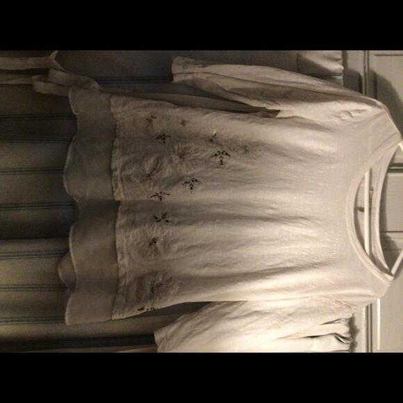 Logo 3/4 sleeve Tunic with  Embroidered and Beaded Flowers in Size Large - Picture 1 of 10